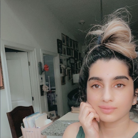 Meet your Posher, Sima - Picture 1 of 1